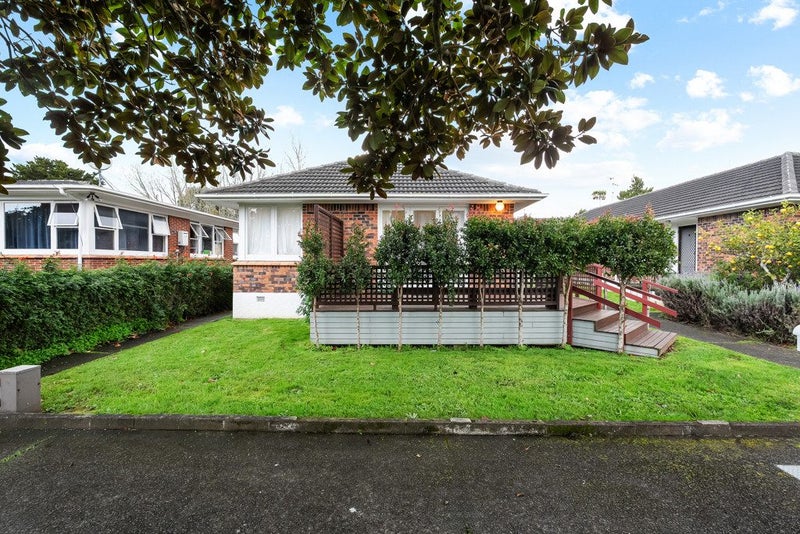 2/8 Bowling Avenue, Epsom, Auckland - Carousel 1