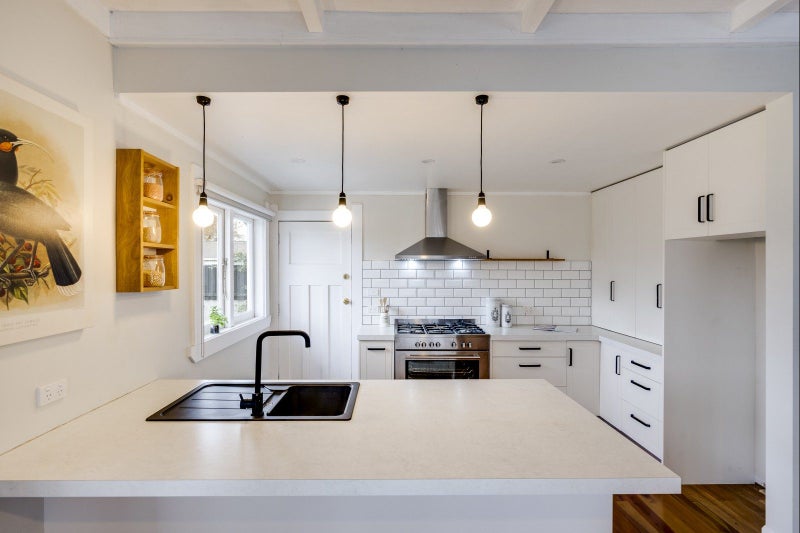 1213 Caroline Road, Mayfair, Hastings - Carousel 1