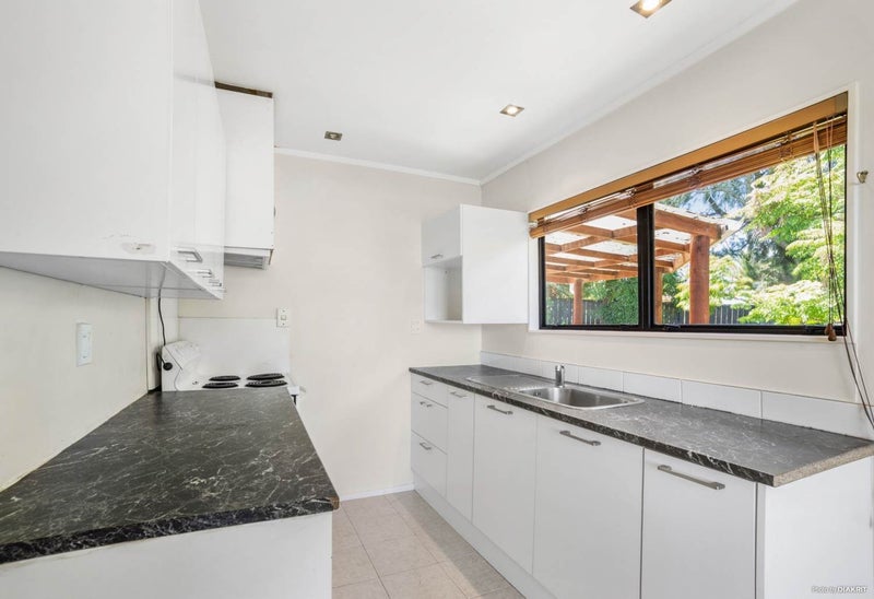 8 Cyril Crescent, West Harbour, Auckland - Carousel 2