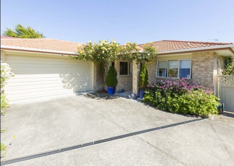 2 Emerald Hill Drive, Birchville, Upper Hutt - Carousel 1