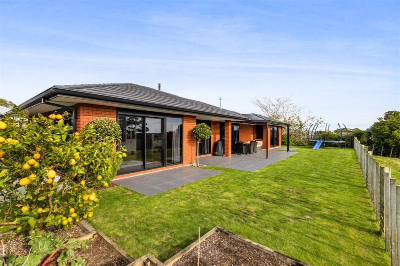 8 Greenridge Lane, Merrilands, New Plymouth - Carousel 2