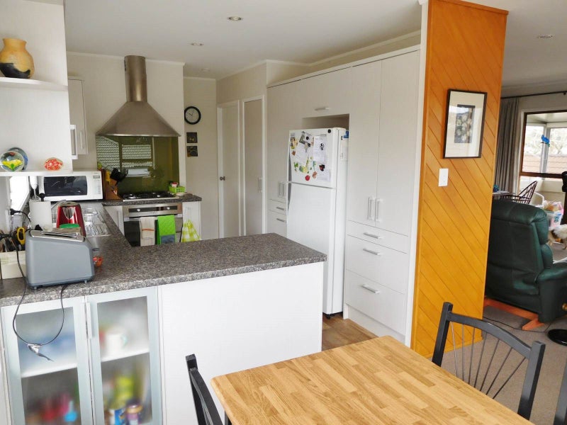 2/13 Fenwick Avenue, Milford, Auckland - Carousel 30