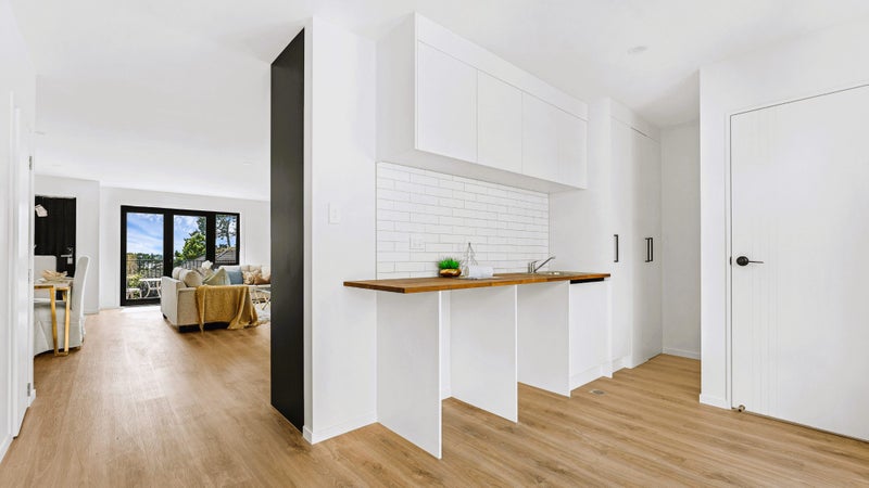 5B Crystal Avenue, Glendene, Auckland - Carousel 1