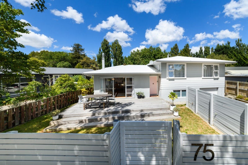 75 Ruamahanga Crescent, Terrace End, Palmerston North - Carousel 1