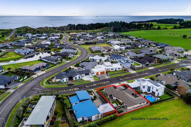 6 St Andrews Parkway, Waiwhakaiho, New Plymouth - Carousel 2