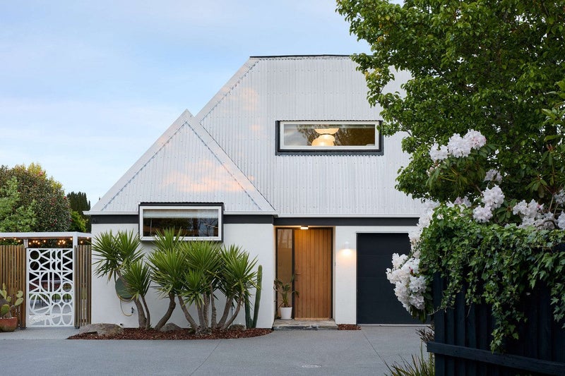 5A Saint Winifreds Place, Bryndwr, Christchurch - Carousel 1