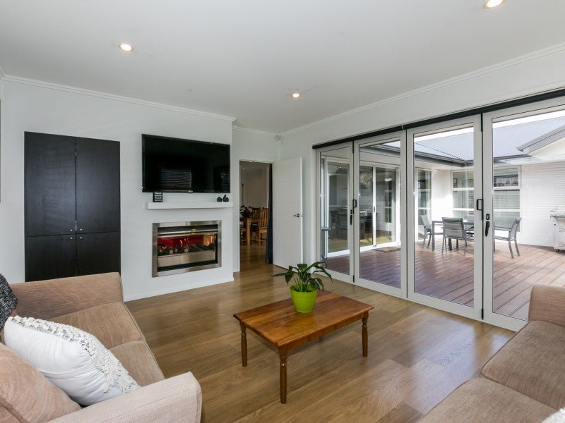 29 Greenlea Place, Frimley, Hastings - Carousel 1