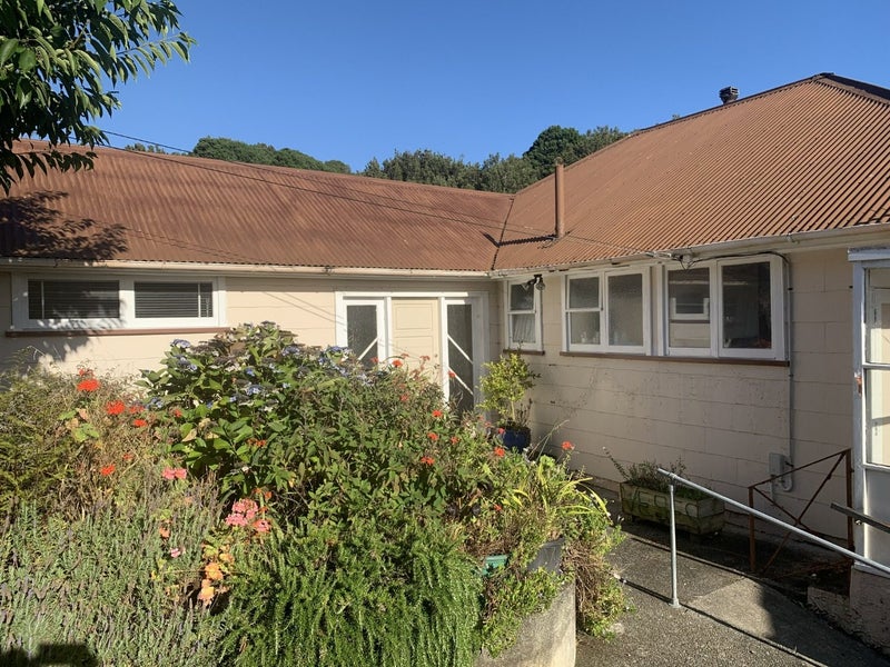 8 Ngahue Crescent, Elsdon, Porirua - Carousel 2