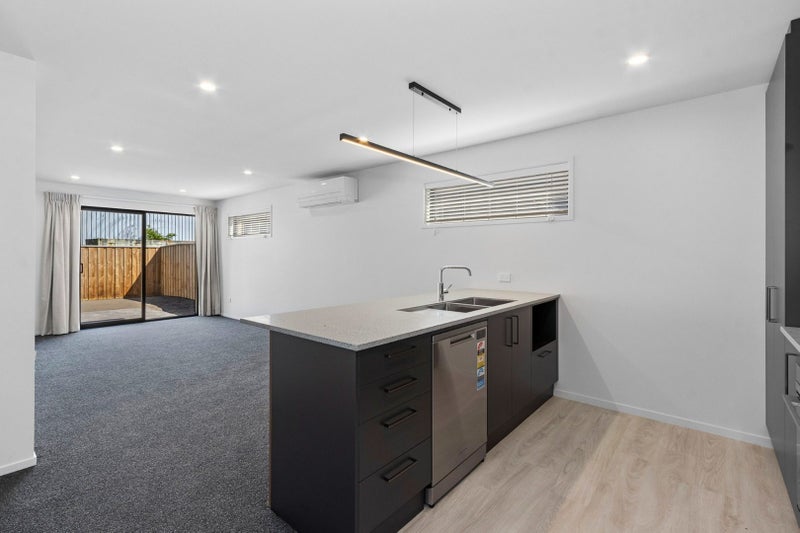 8 Oakmill Drive, Casebrook, Christchurch - Carousel 2