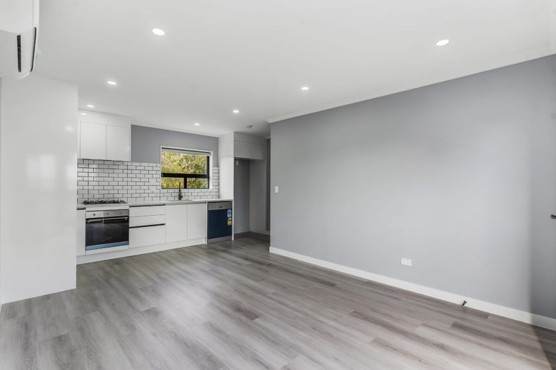 34D Ennismore Road, Mount Albert, Auckland - Carousel 1