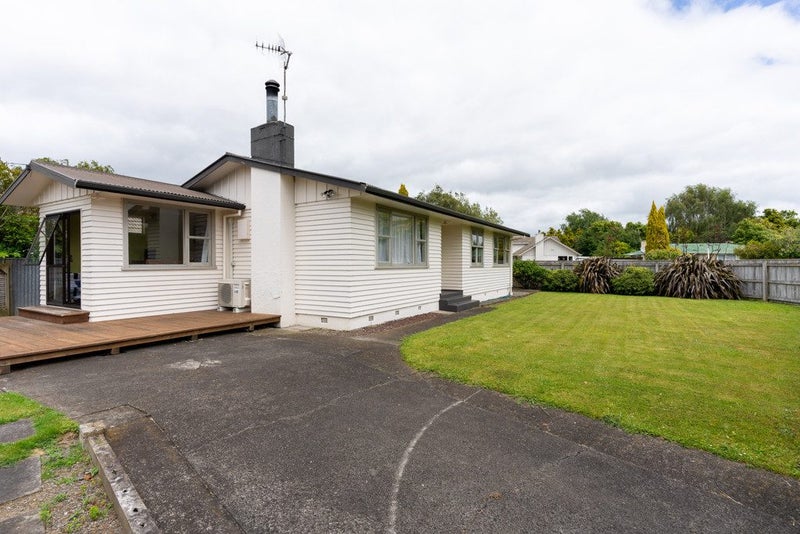 2 Croxley Place, Terrace End, Palmerston North - Carousel 1