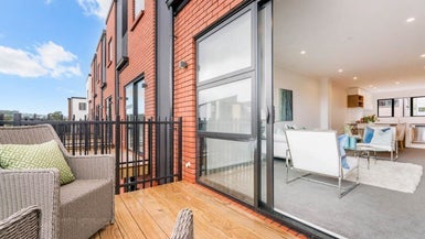 3 Henry Maxwell Way, Flat Bush, Auckland - Carousel 1