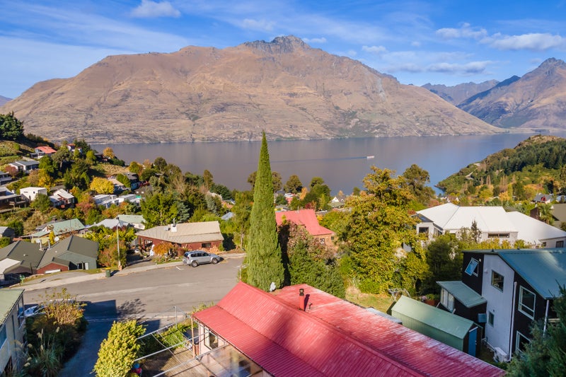 17 Wye Place, Fernhill, Queenstown - Carousel 1