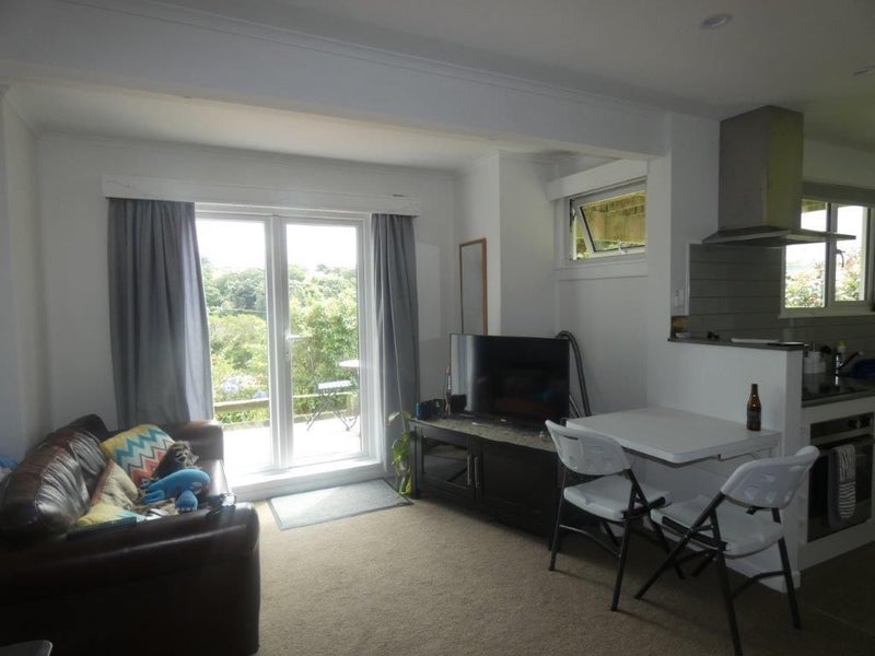 92A Creswick Terrace, Northland, Wellington - Carousel 2