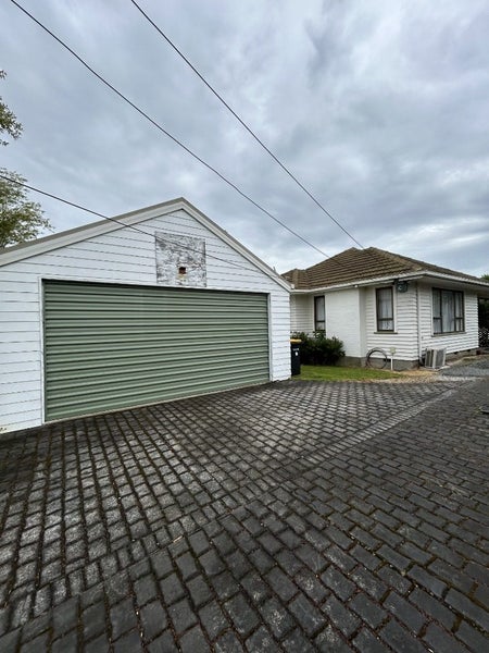 29 Manor Place, Bryndwr, Christchurch - Carousel 2