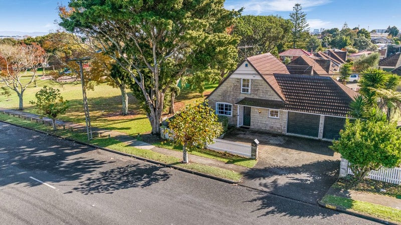 1/10 Grande Vue Road, Hillpark, Auckland - Carousel 17