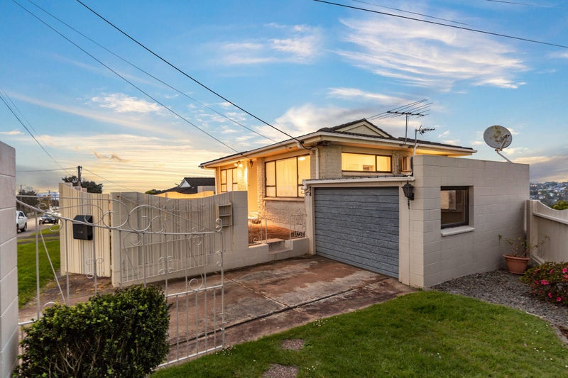 2/23 Target Rd, Totara Vale, North Shore City - Carousel 1