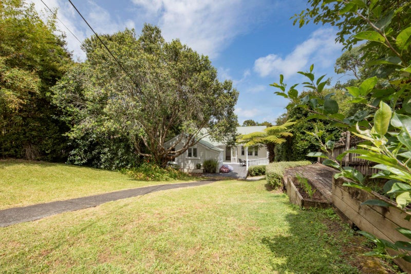 5 Victory Road, Laingholm, Auckland - Carousel 2