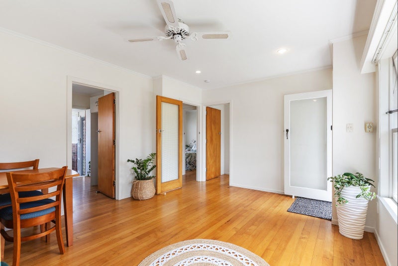 2/21 Evelyn Place, Hillcrest, Auckland - Carousel 1