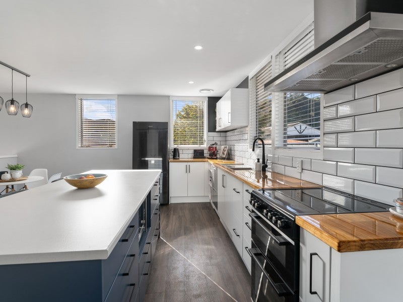 3 Crystal Grove, Birchville, Upper Hutt - Carousel 1