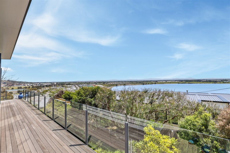 31 Cannon Hill Crescent, Mount Pleasant, Christchurch - Carousel 2