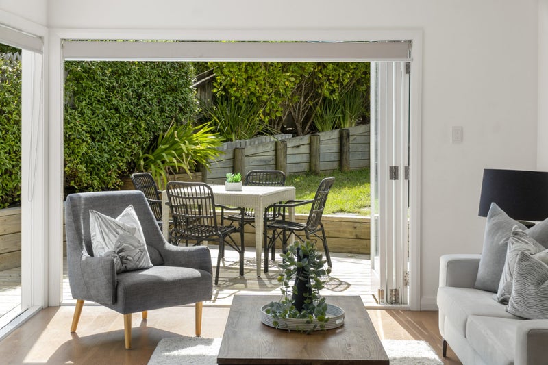 32 Hanlon Crescent, Narrow Neck, Auckland - Carousel 2