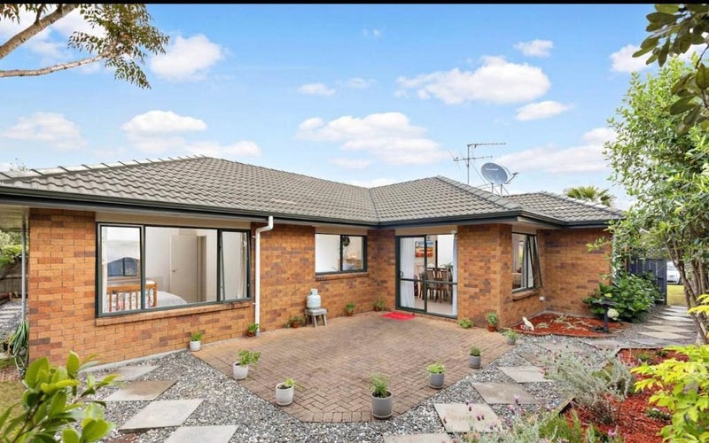 15 Ironstone Place, Randwick Park, Auckland - Carousel 2