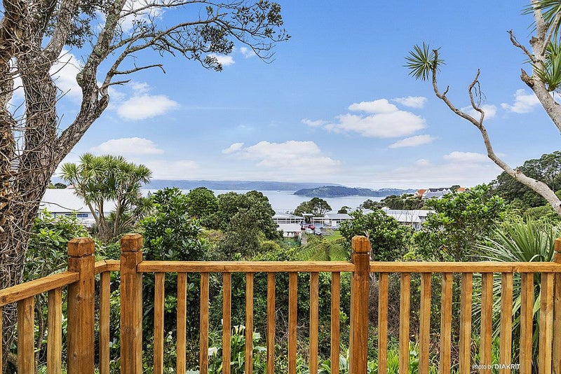 73 Ranui Crescent, Khandallah, Wellington - Carousel 1