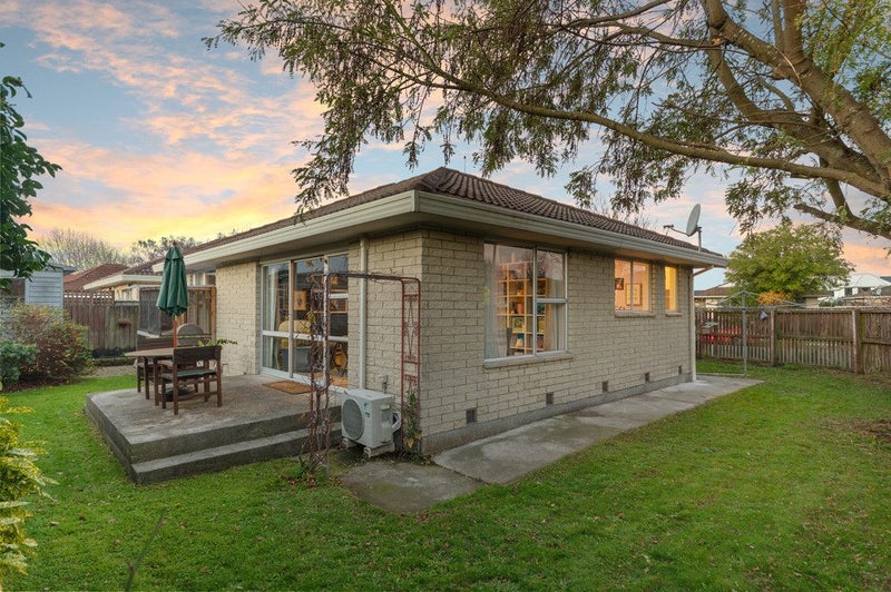 1/11 Salford Avenue, Redwood, Christchurch - Carousel 1