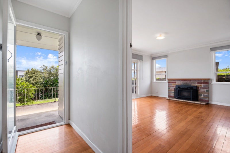 1/71 Sylvan Crescent, Te Atatū South, Auckland - Carousel 2