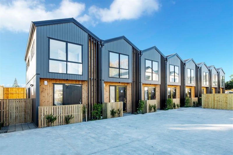 4/110 Beach Road, Te Atatu Peninsula, Auckland - Carousel 2