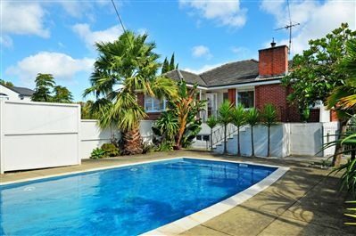 84 Aberdeen Road, Campbells Bay, Auckland - Carousel 1