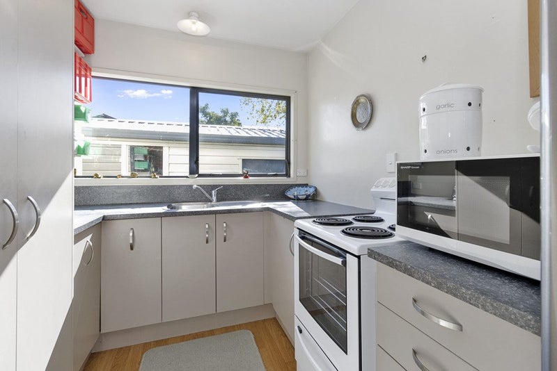 47A Pine Avenue, Bader, Hamilton - Carousel 2