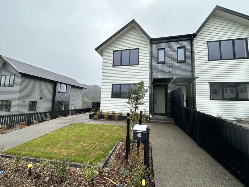 40 Turtleback Avenue, Whitby, Porirua - Carousel 1