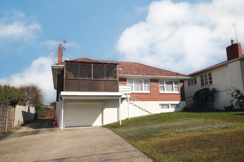 13 Lyndhurst Road, Te Atatu South, Auckland - Carousel 2