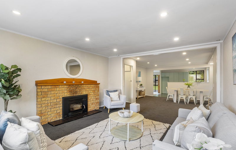 15 Victory Crescent, Tawa, Wellington - Carousel 1