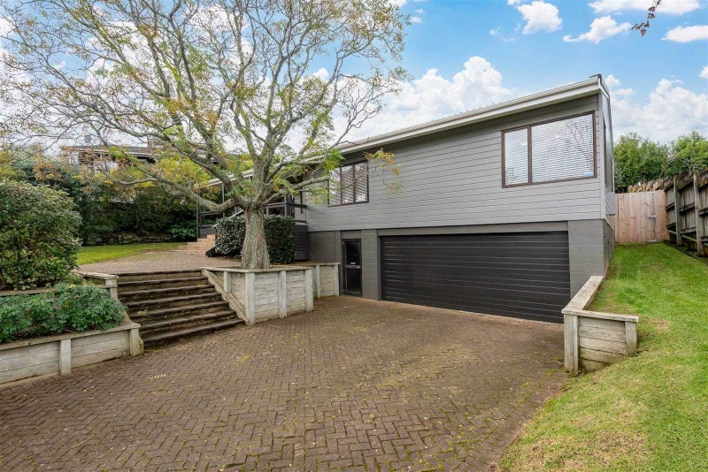 17 Orinda Close, Botany Downs, Auckland - Carousel 1
