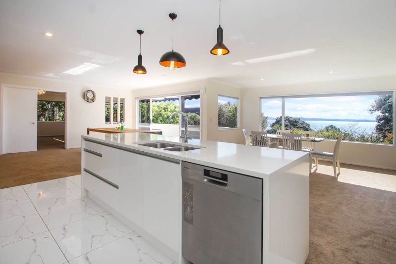 80 Pacific Parade, Army Bay, Whangaparaoa - Carousel 2