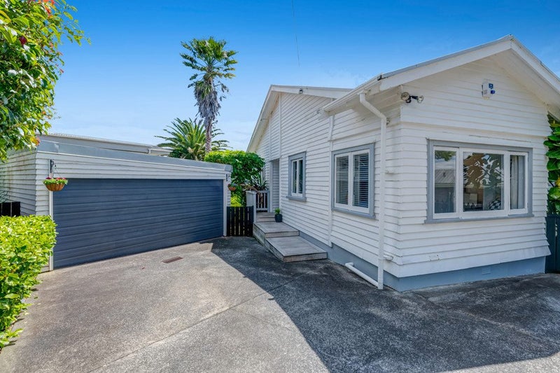 2/136 Sunset Road, Unsworth Heights, Auckland - Carousel 2