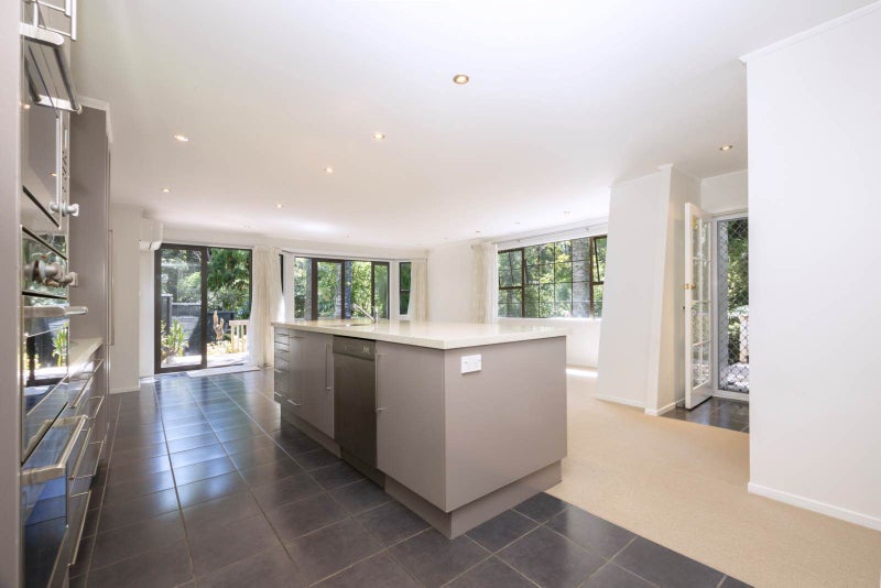 5 Kaurimu Rise, Titirangi, Auckland - Carousel 2