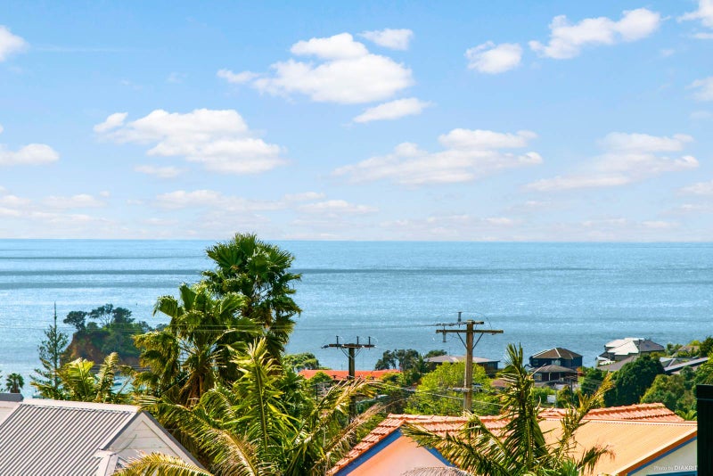 2/33 Deep Creek Road, Waiake, Auckland - Carousel 1