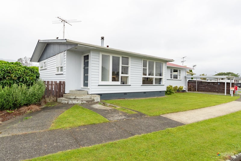 6 Burns Grove, Trentham, Upper Hutt - Carousel 2