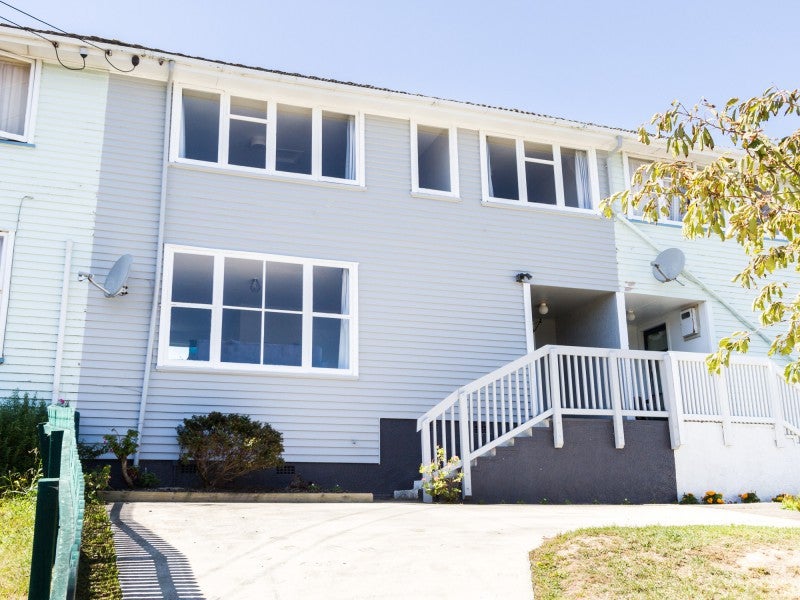 25 Roberts Street, Tawa, Wellington - Carousel 15