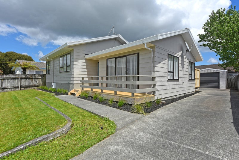 3 Memphis Grove, Totara Park, Upper Hutt - Carousel 1