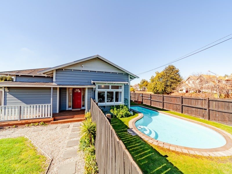 1001 Caroline Road, Mayfair, Hastings - Carousel 1