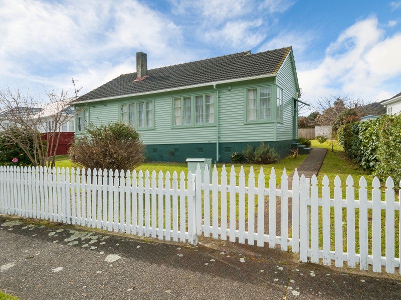 8 Lockwood Crescent, Taita, Lower Hutt - Carousel 1