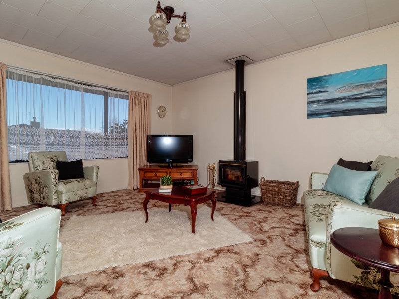 214 Warwick Road, Mayfair, Hastings - Carousel 2