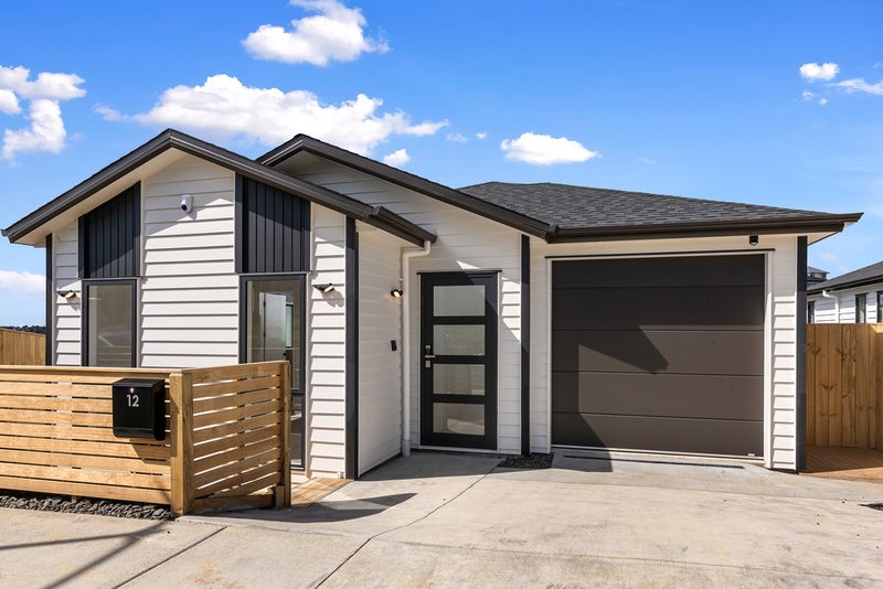 12 Baumea Rise, Massey, Auckland - Carousel 1