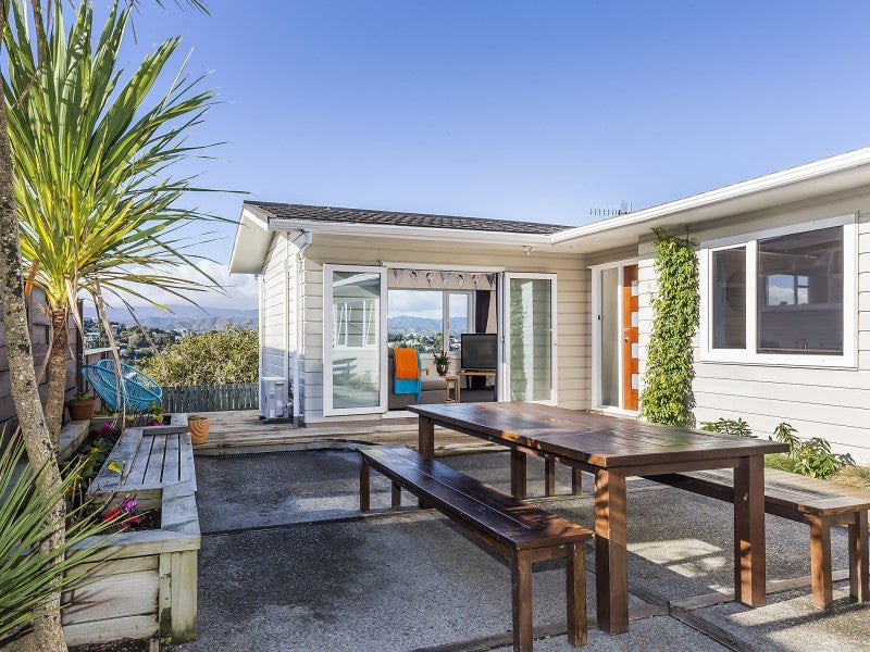 72 Akaroa Drive, Maupuia, Wellington - Carousel 1