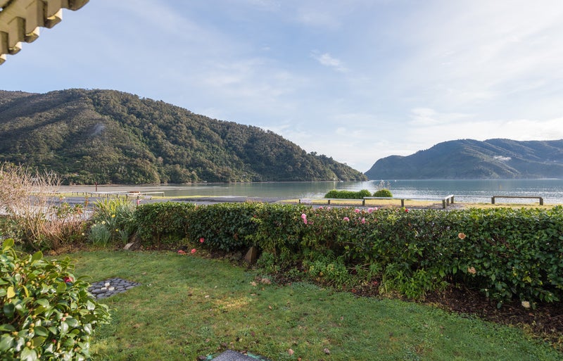 14 Esplanade, French Pass - Carousel 1